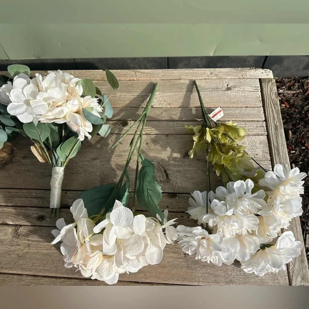Neutral Tone Bridal Bouquets - Picture 12 of 14